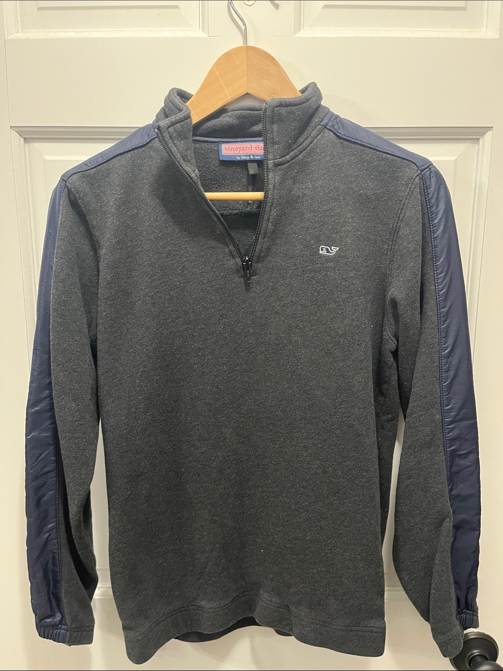 Vineyard Vines Charcoal with Navy Sleeve Panel 1/4 Zip Sweater boys large